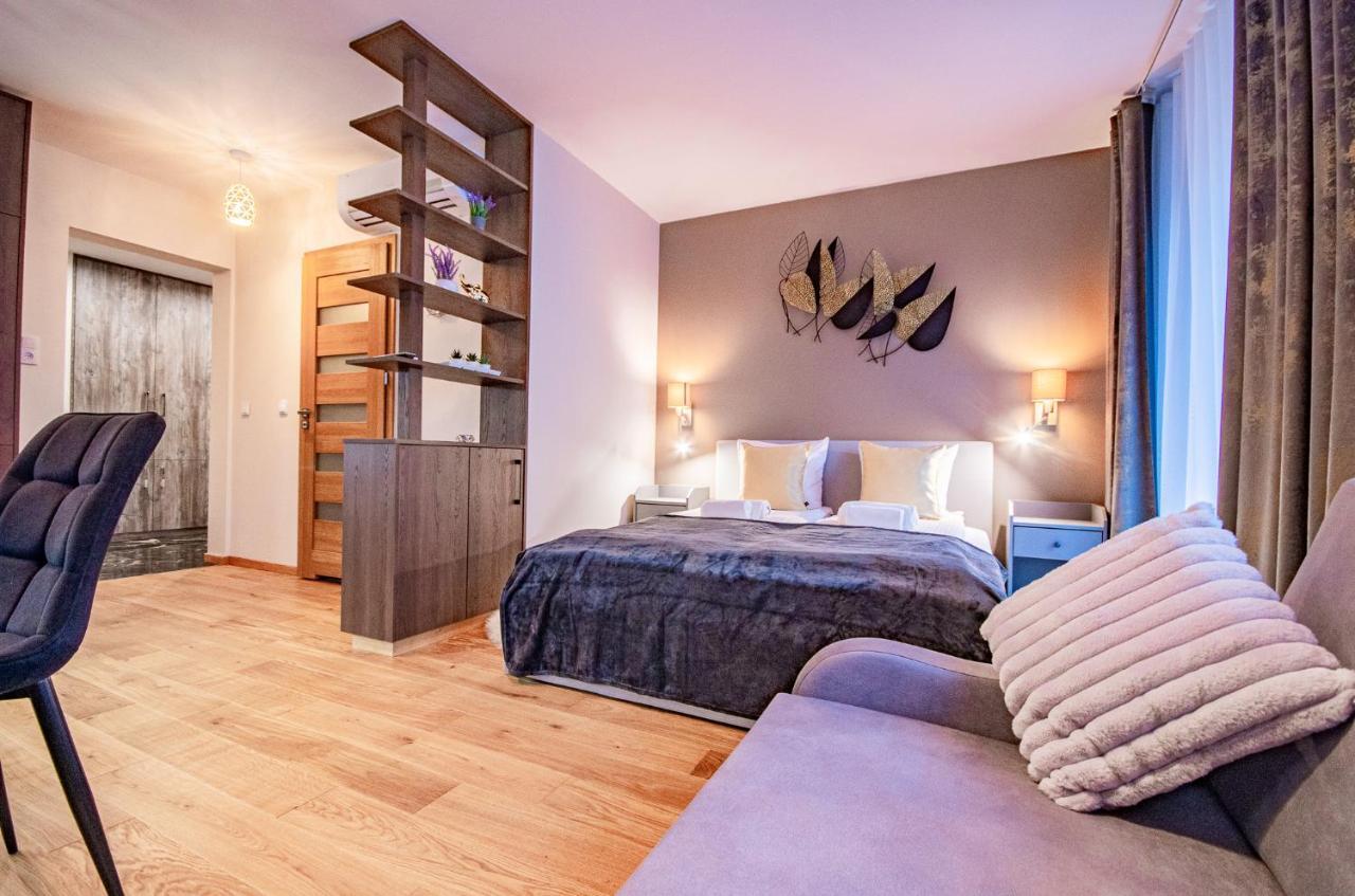 Inpoint Spacious Apartments Near Main Square & Kazimierz District Krakow Bagian luar foto