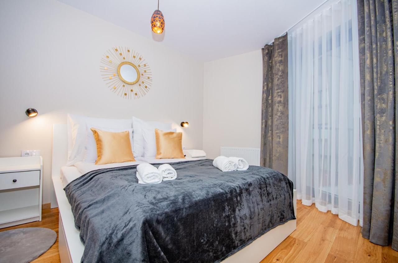 Inpoint Spacious Apartments Near Main Square & Kazimierz District Krakow Bagian luar foto