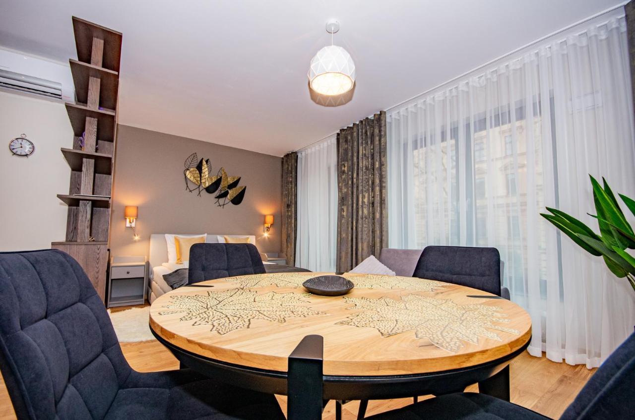 Inpoint Spacious Apartments Near Main Square & Kazimierz District Krakow Bagian luar foto