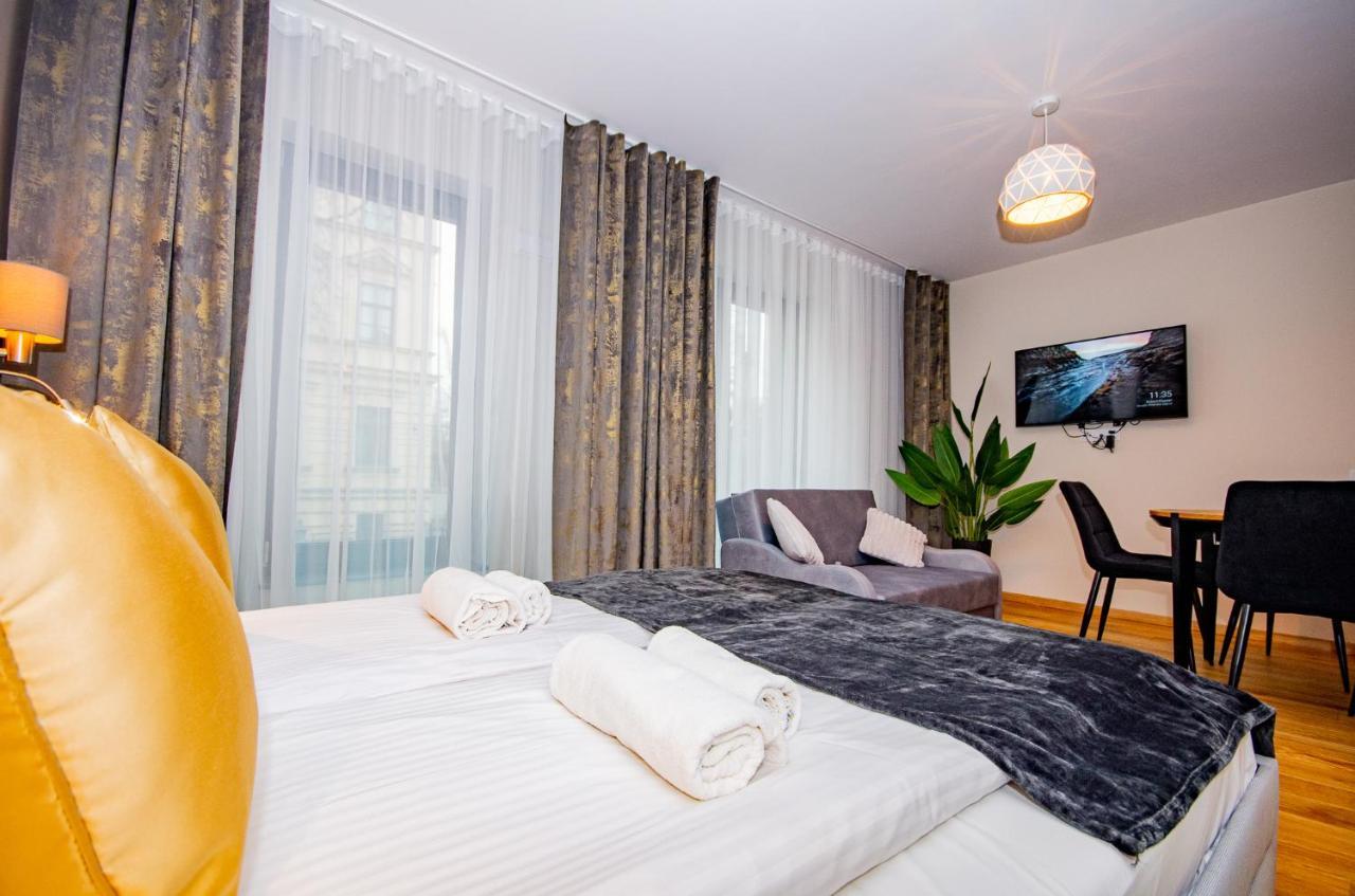 Inpoint Spacious Apartments Near Main Square & Kazimierz District Krakow Bagian luar foto