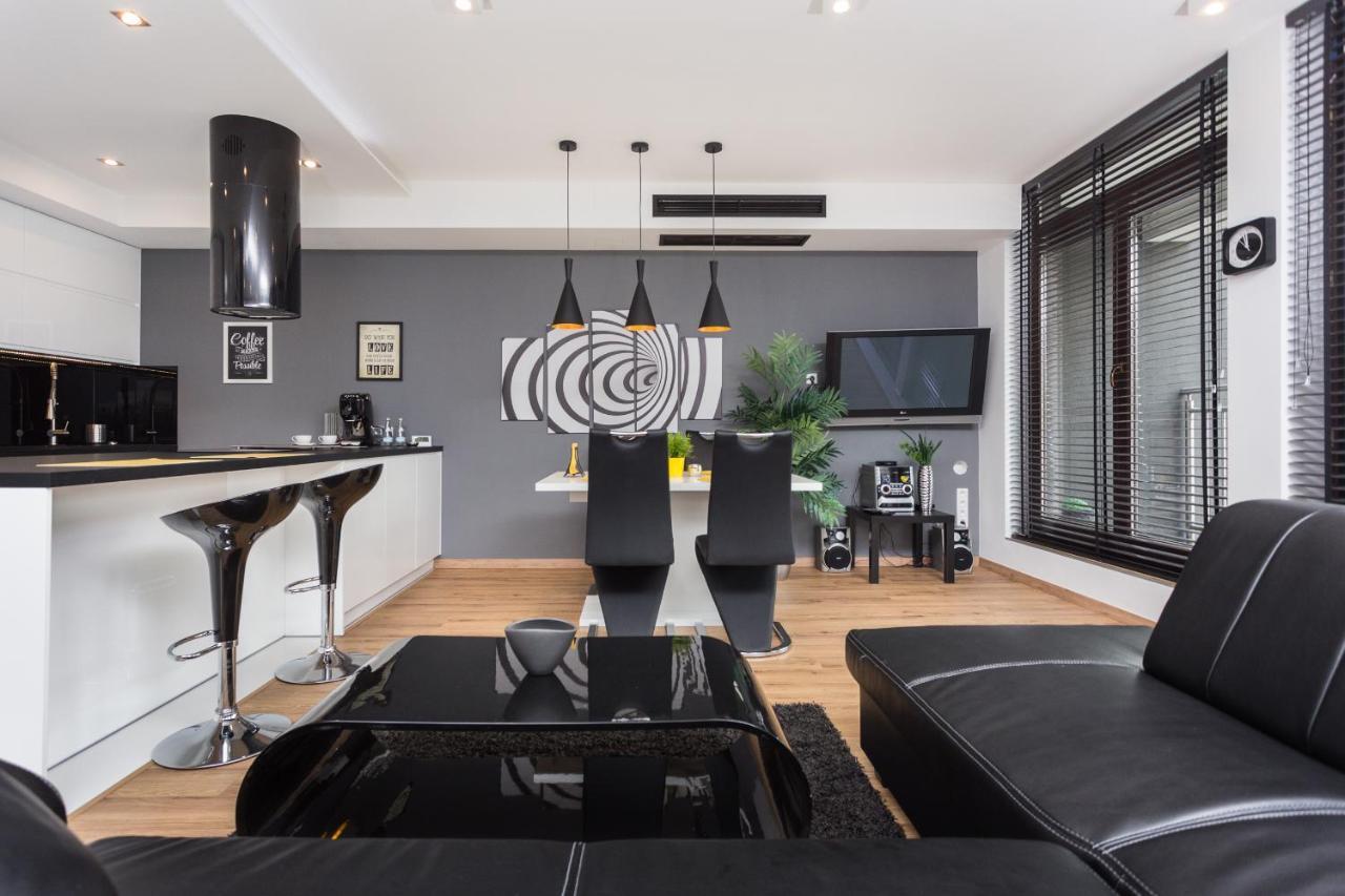 Inpoint Spacious Apartments Near Main Square & Kazimierz District Krakow Bagian luar foto